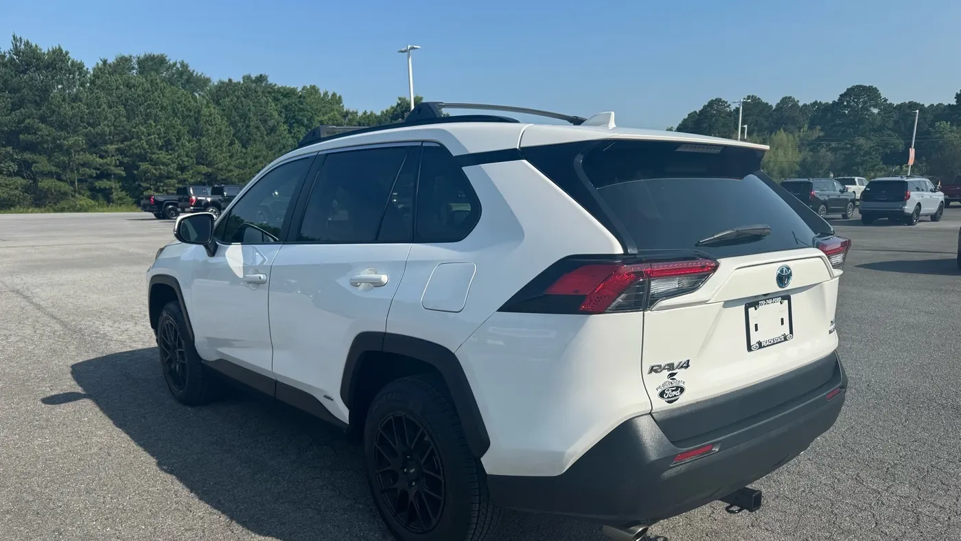 2022 Toyota RAV4 Hybrid XLE