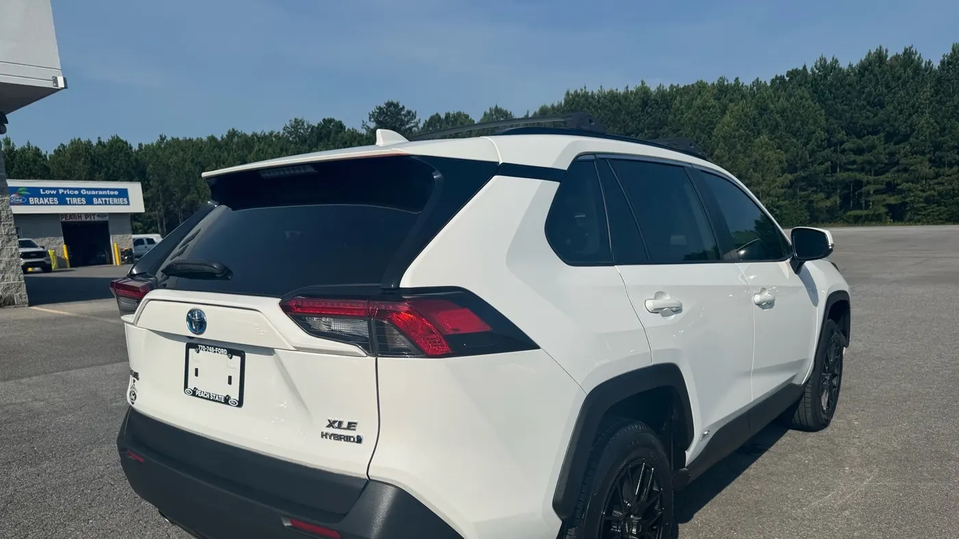 2022 Toyota RAV4 Hybrid XLE