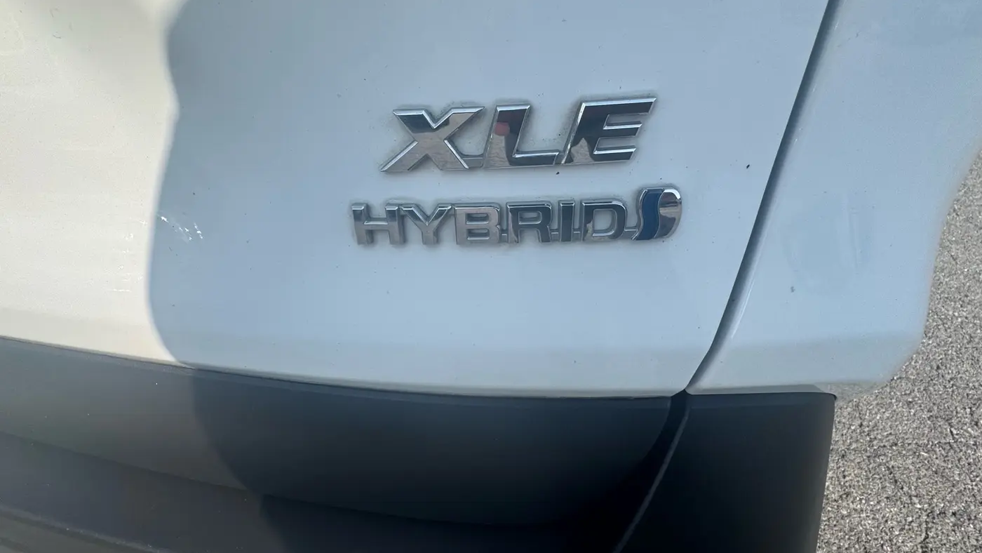 2022 Toyota RAV4 Hybrid XLE
