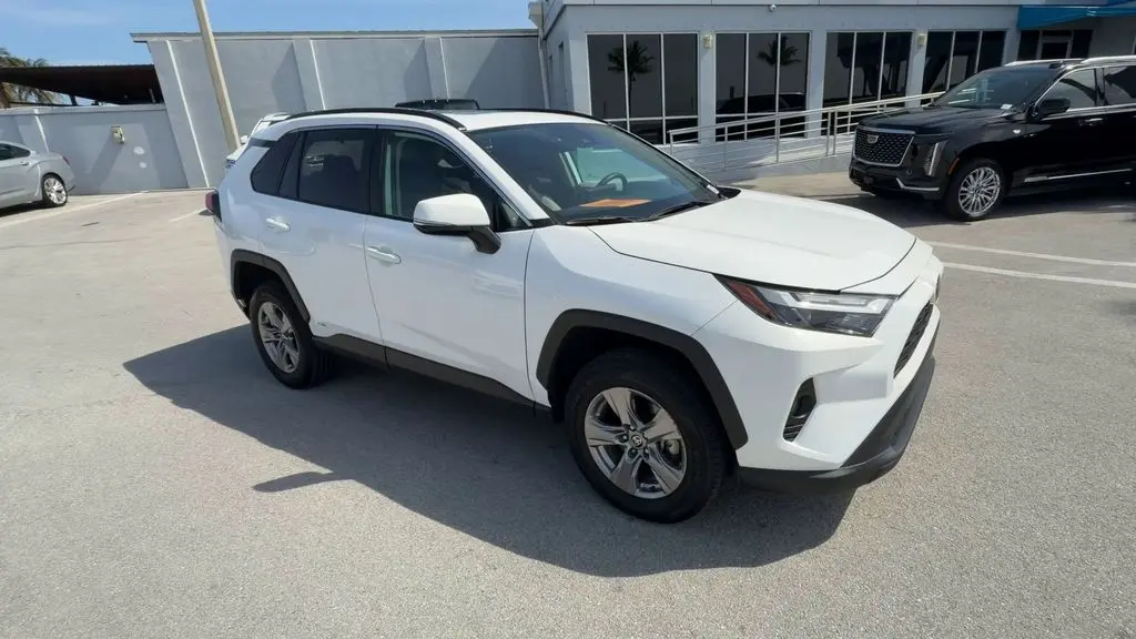 2025 Toyota RAV4 Hybrid XLE