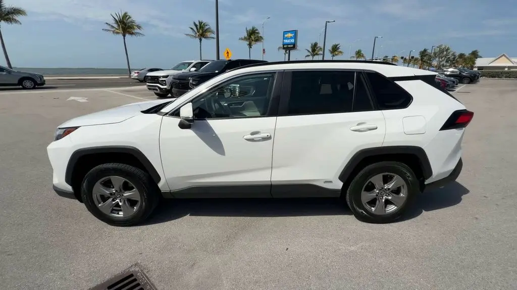 2025 Toyota RAV4 Hybrid XLE