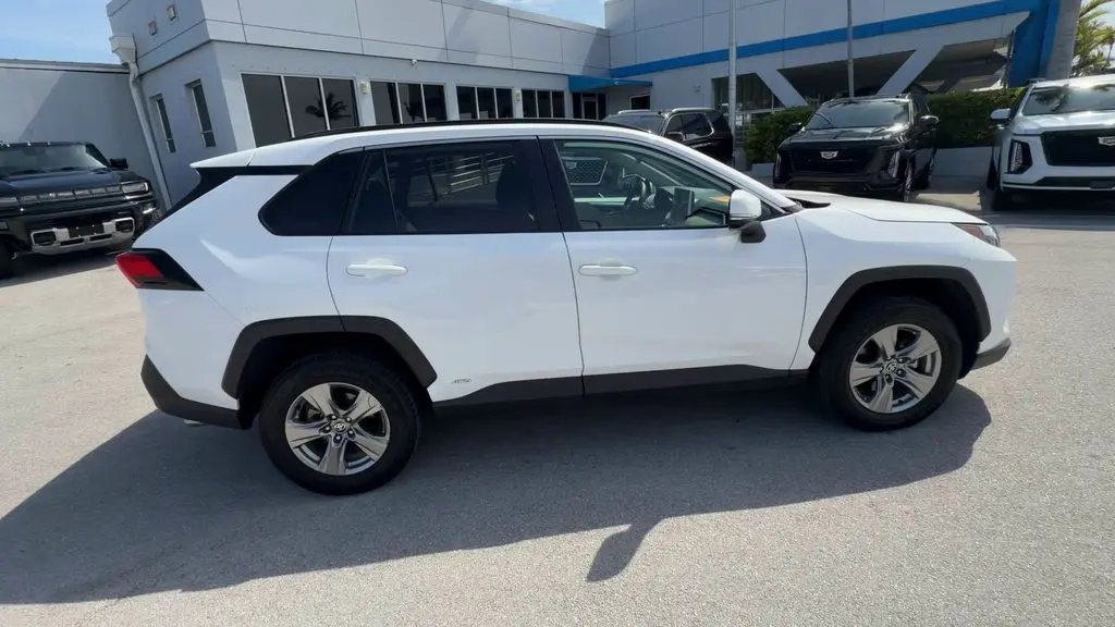 2025 Toyota RAV4 Hybrid XLE