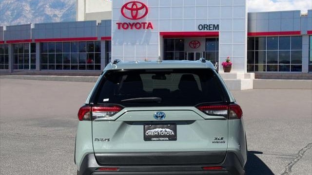 2022 Toyota RAV4 Hybrid XLE