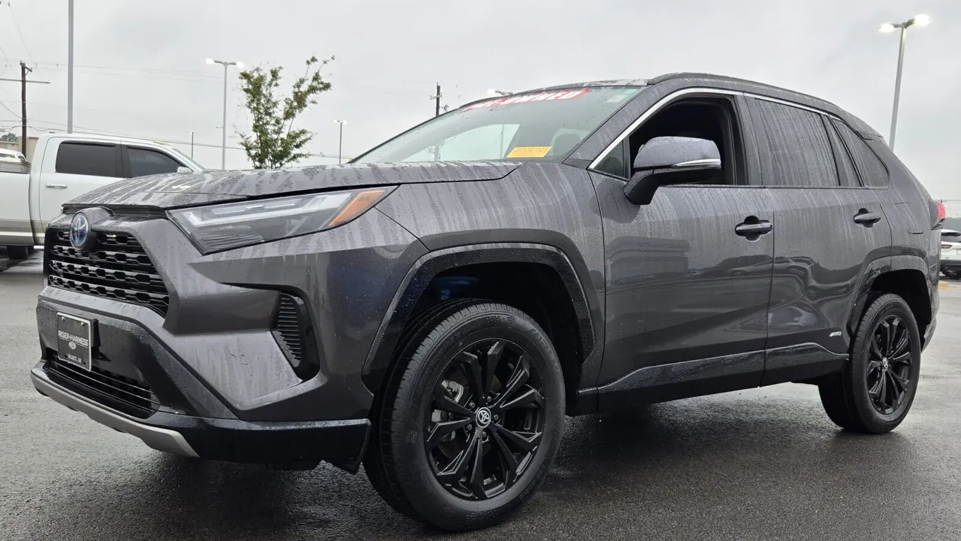 2023 Toyota RAV4 Hybrid SE