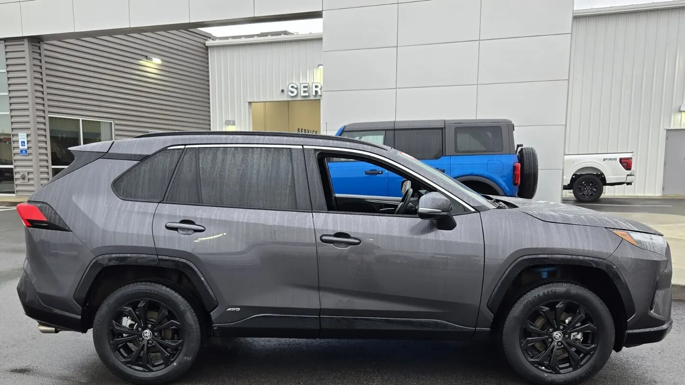 2023 Toyota RAV4 Hybrid SE