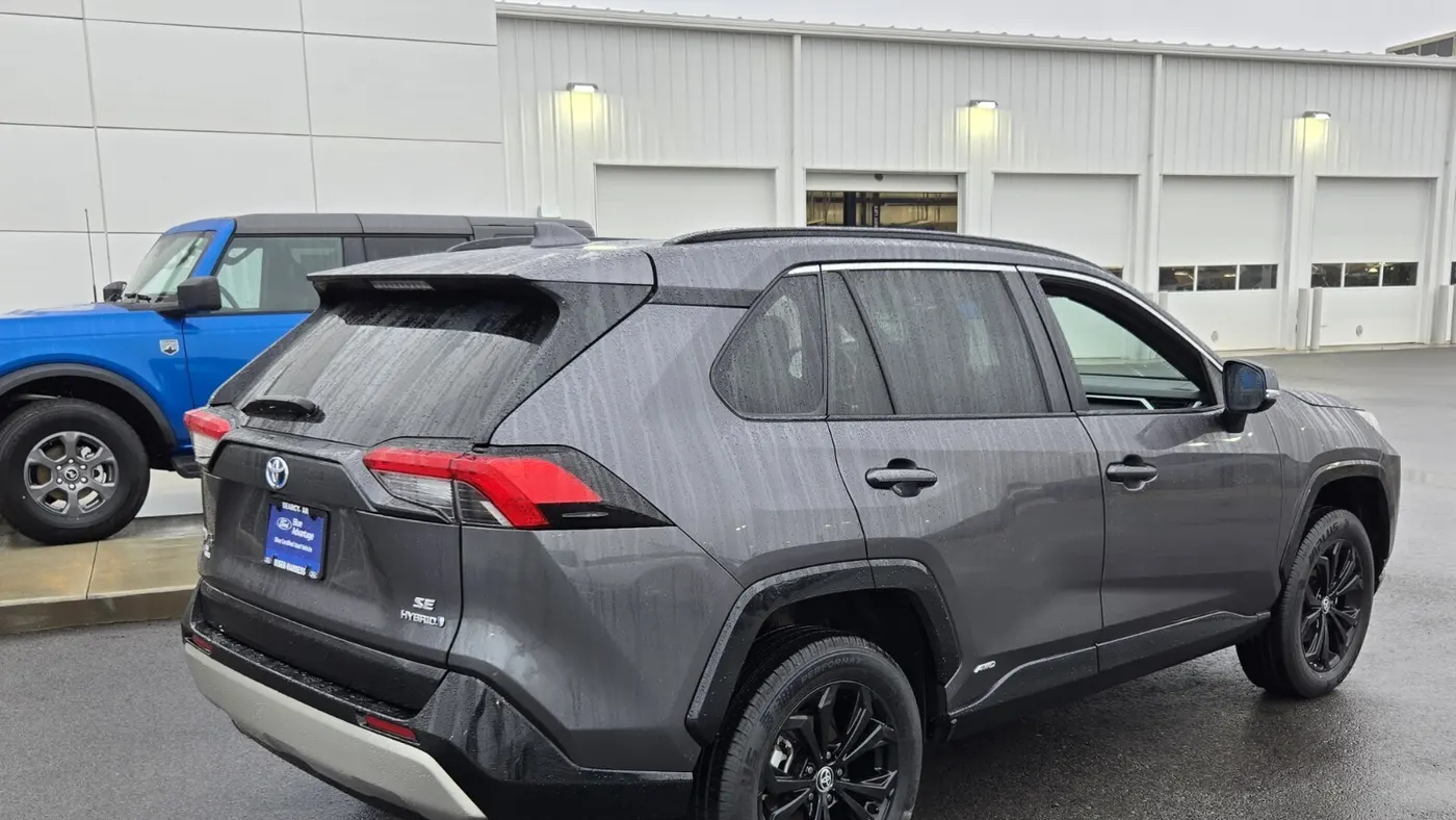 2023 Toyota RAV4 Hybrid SE