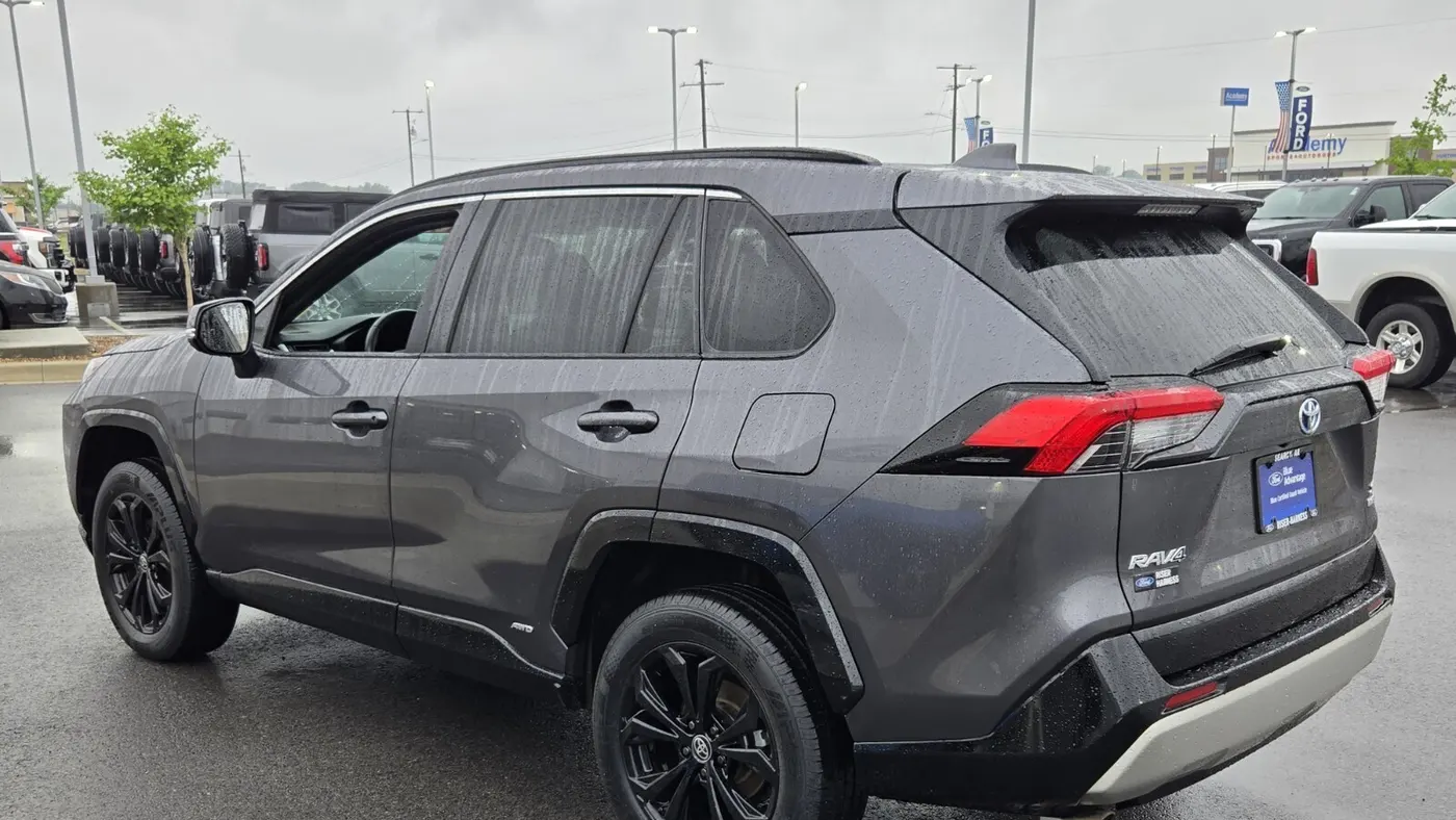 2023 Toyota RAV4 Hybrid SE