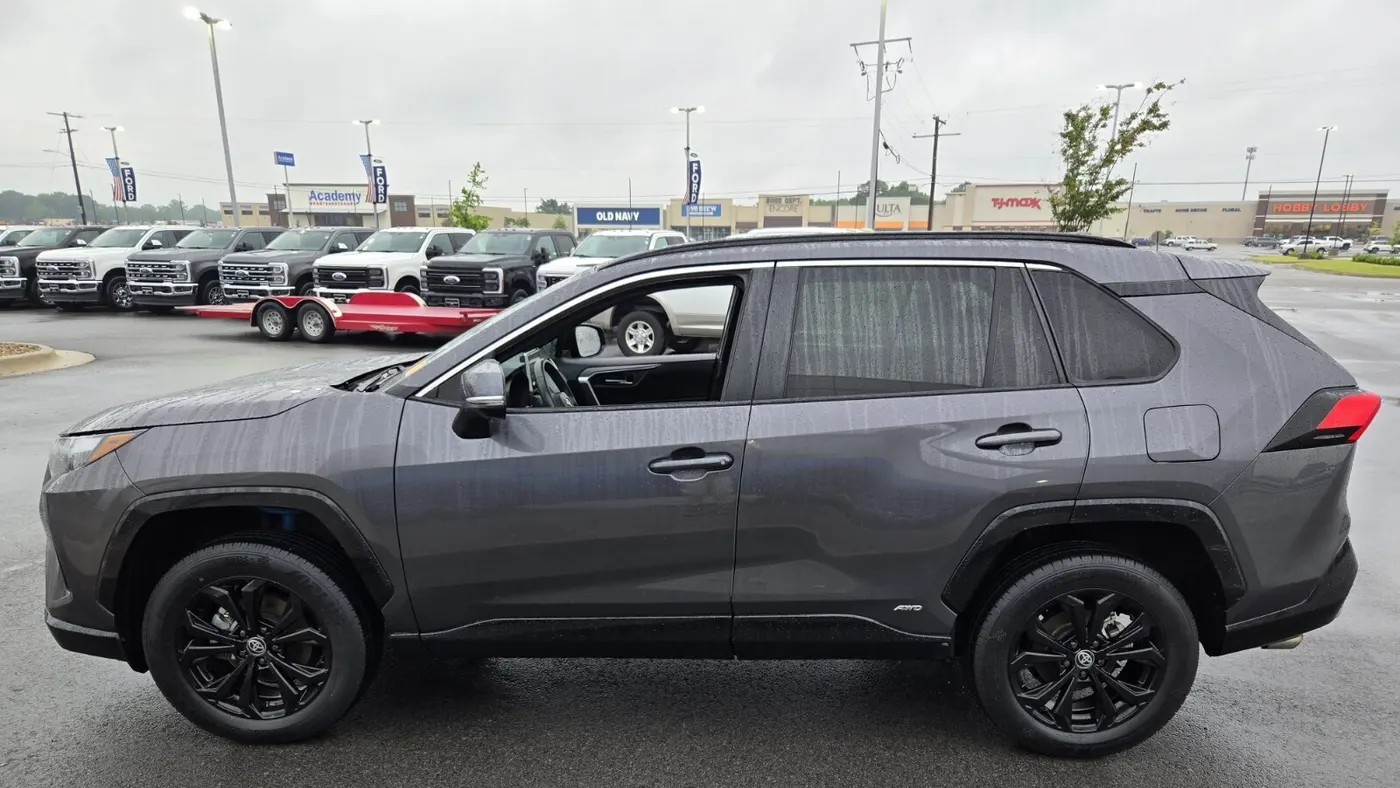 2023 Toyota RAV4 Hybrid SE