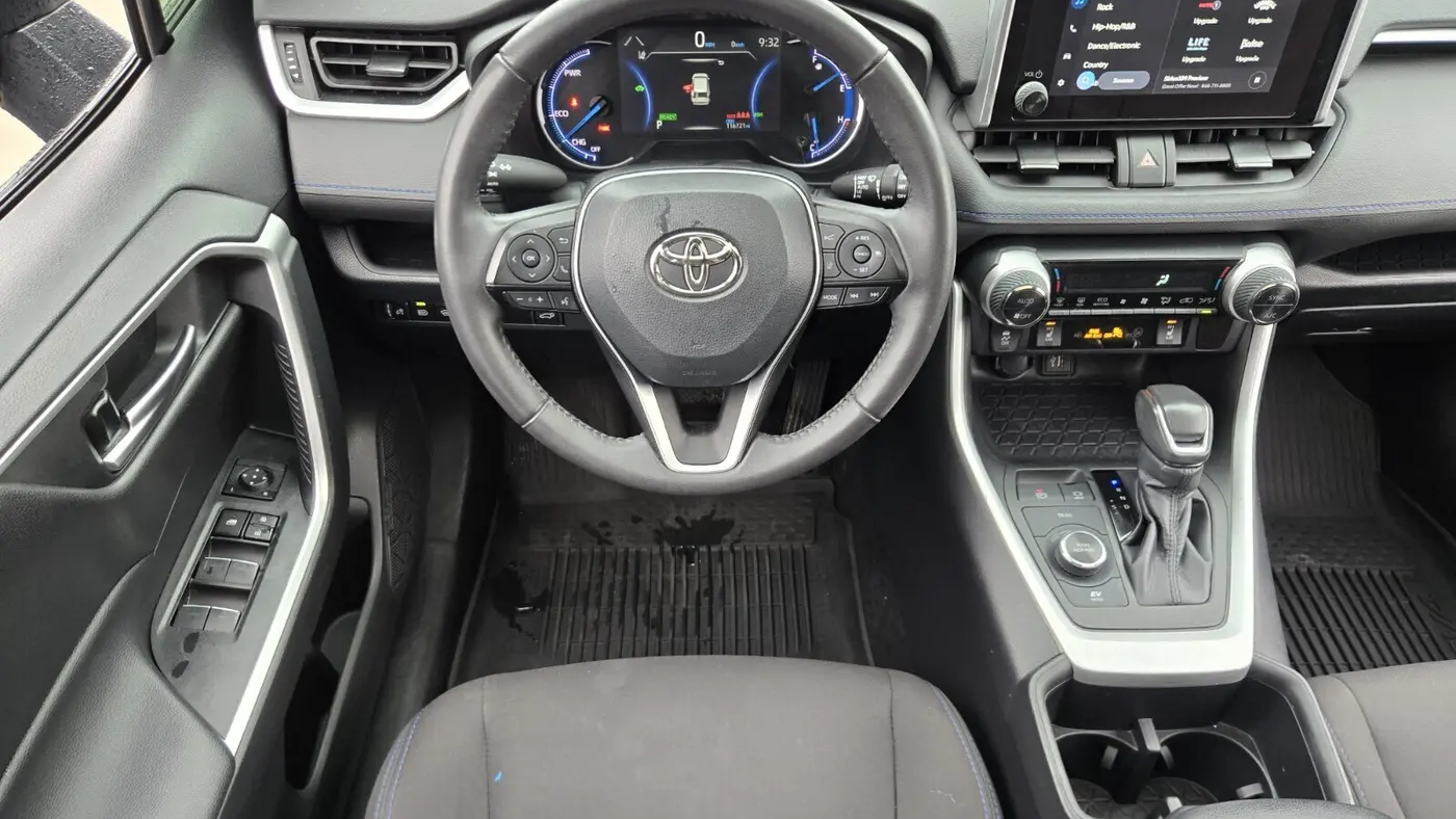 2023 Toyota RAV4 Hybrid SE