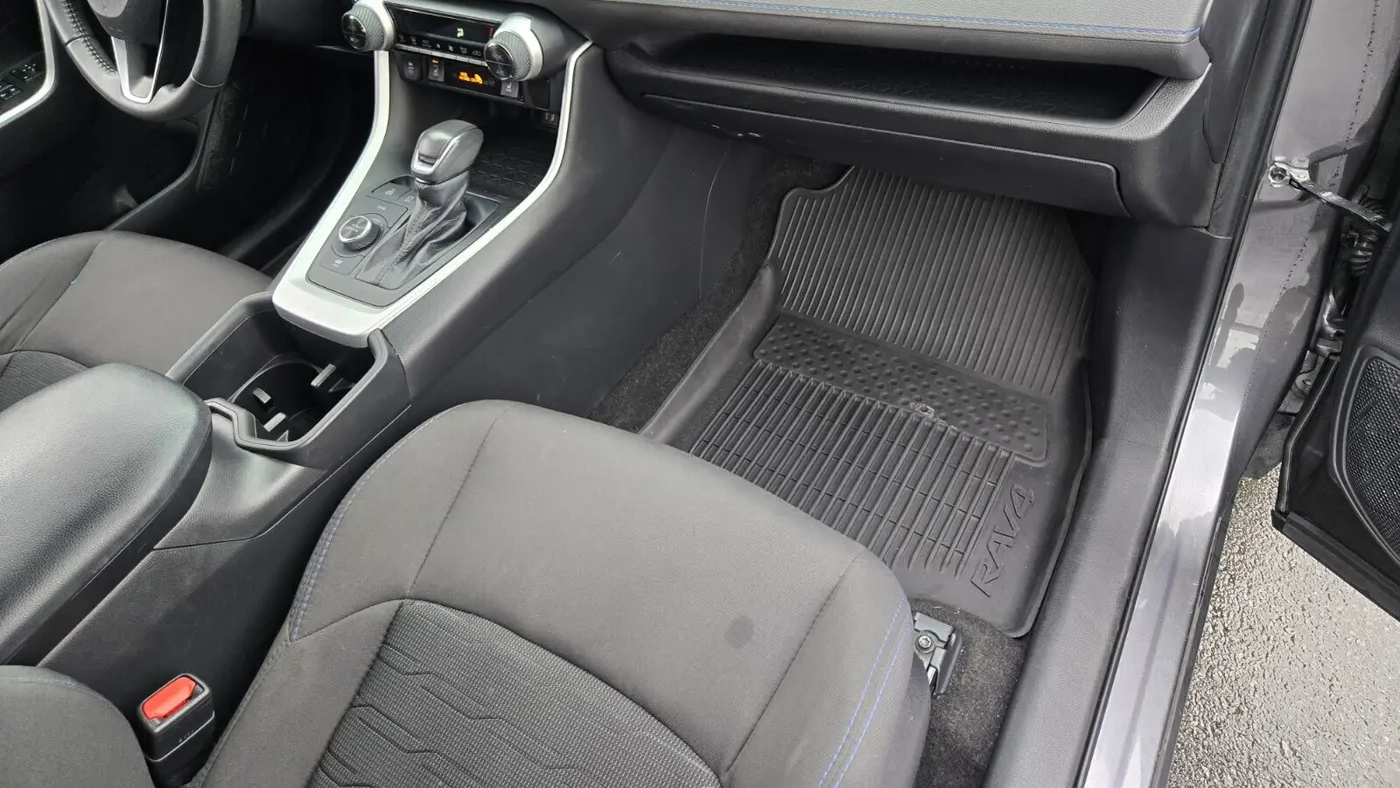 2023 Toyota RAV4 Hybrid SE