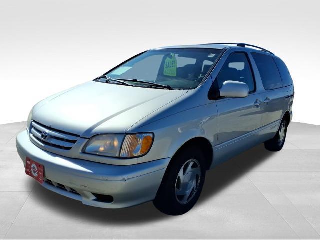 2003 Toyota Sienna - $4,785
