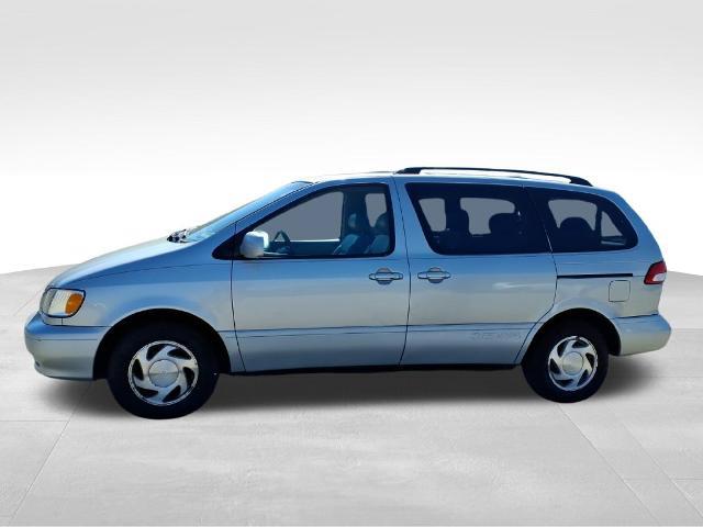 2003 Toyota Sienna - $4,785