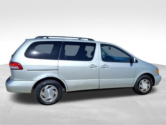 2003 Toyota Sienna - $4,785