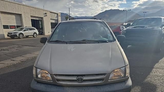 2000 Toyota Sienna LE