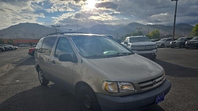 2000 Toyota Sienna LE