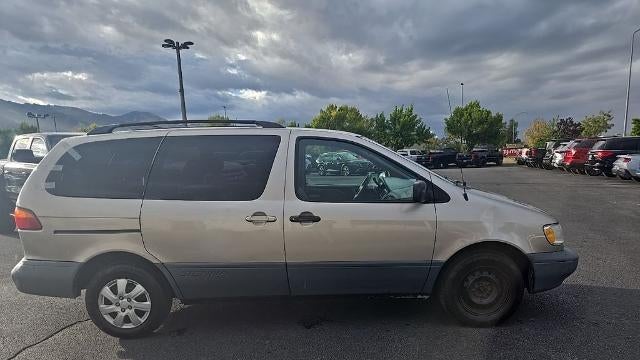2000 Toyota Sienna LE