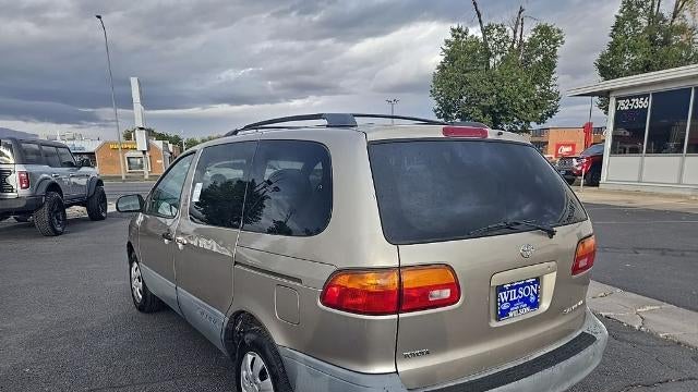 2000 Toyota Sienna LE