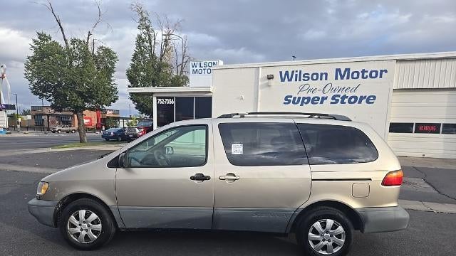 2000 Toyota Sienna LE
