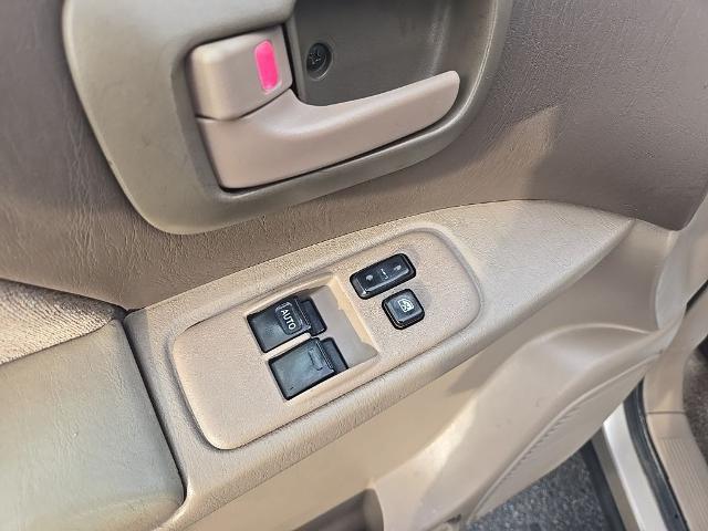 2000 Toyota Sienna - $4,022