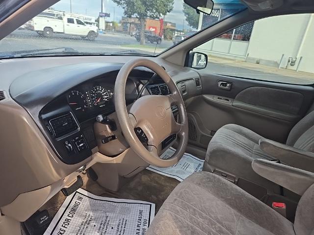 2000 Toyota Sienna - $4,022