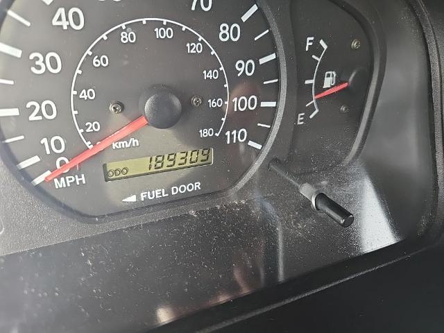 2000 Toyota Sienna - $4,022