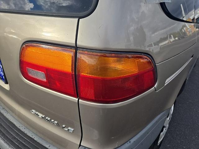 2000 Toyota Sienna - $4,022