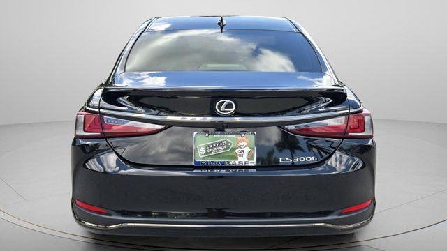 2024 Lexus ES 300h F SPORT Handling