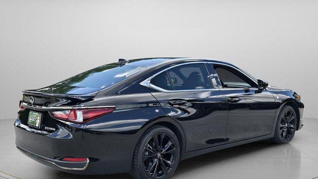 2024 Lexus ES 300h F SPORT Handling