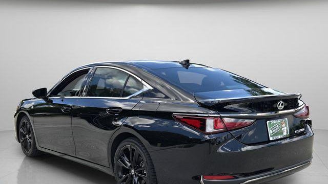 2024 Lexus ES 300h F SPORT Handling
