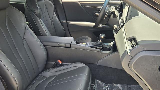 2024 Lexus ES 300h F SPORT Handling