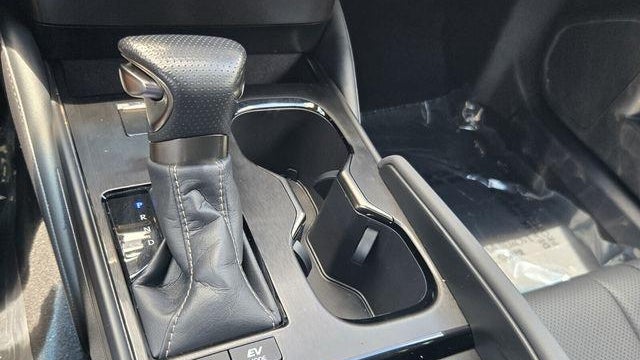 2024 Lexus ES 300h F SPORT Handling