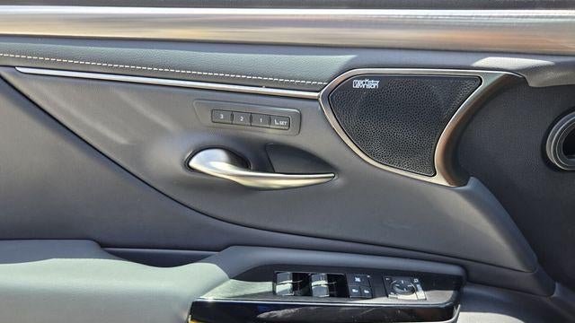 2024 Lexus ES 300h F SPORT Handling