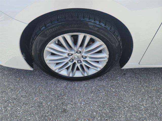 2017 Lexus ES - $25,200