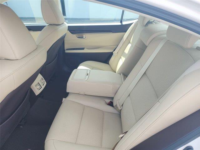 2017 Lexus ES - $24,171