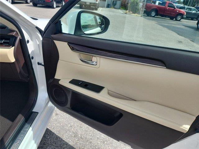 2017 Lexus ES - $24,171