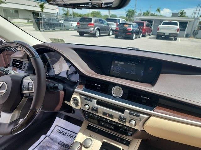 2017 Lexus ES - $24,171