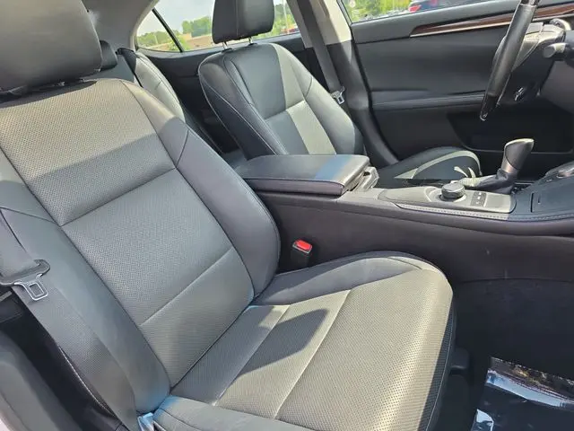 2017 Lexus ES - $12,299