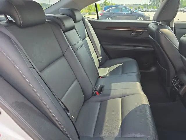 2017 Lexus ES - $12,299