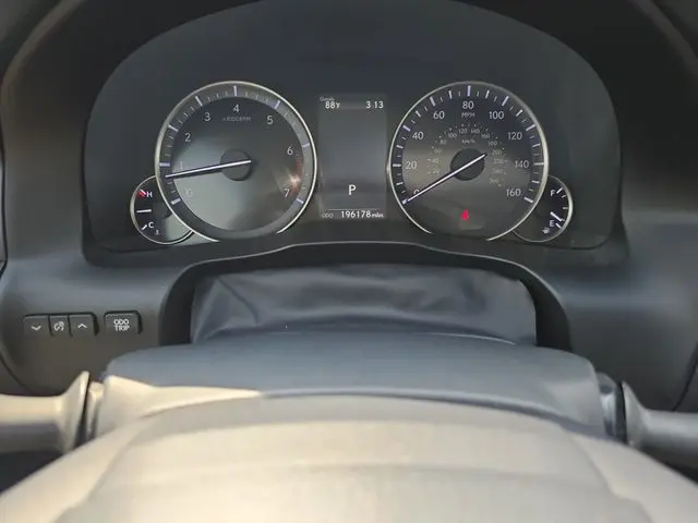 2017 Lexus ES - $12,299