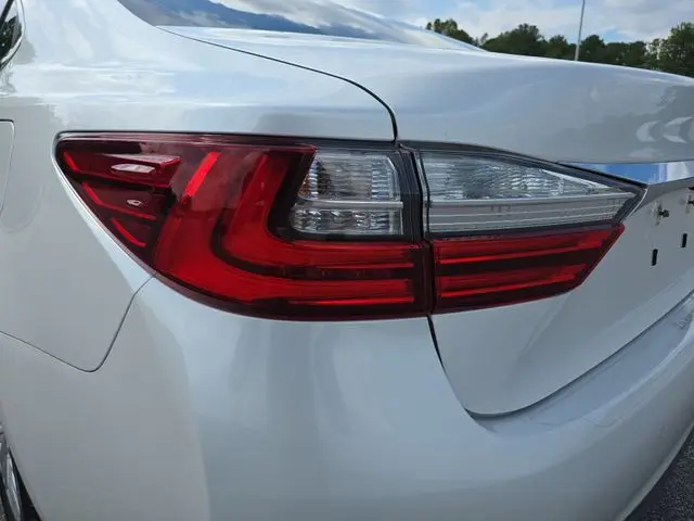 2017 Lexus ES - $12,299