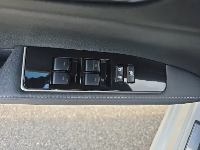 2017 Lexus ES - $11,990