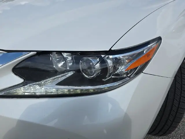 2017 Lexus ES - $11,990