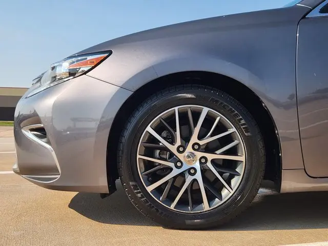 2016 Lexus ES - $19,474