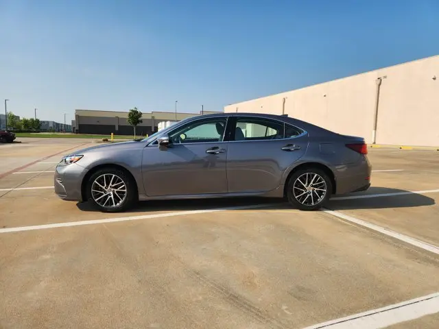 2016 Lexus ES - $19,474
