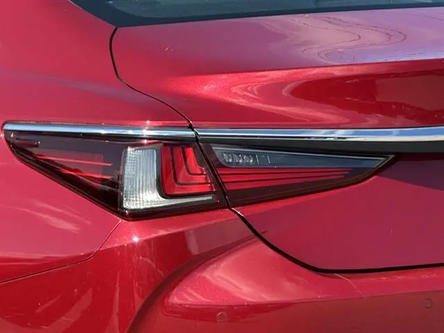 2019 Lexus ES - $24,995