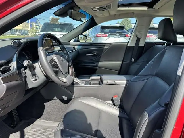 2019 Lexus ES - $24,995