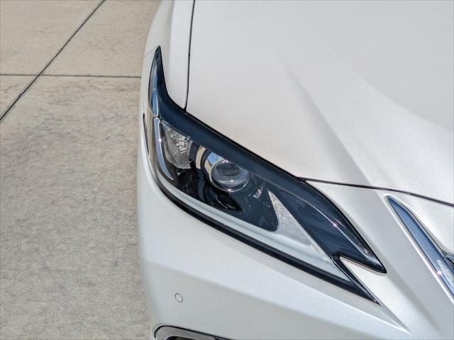 2019 Lexus ES - $28,144