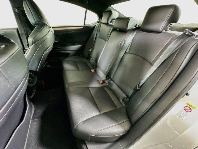 2019 Lexus ES - $26,628