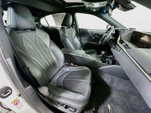 2019 Lexus ES - $26,628