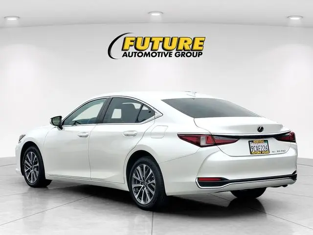 2022 Lexus ES - $29,888
